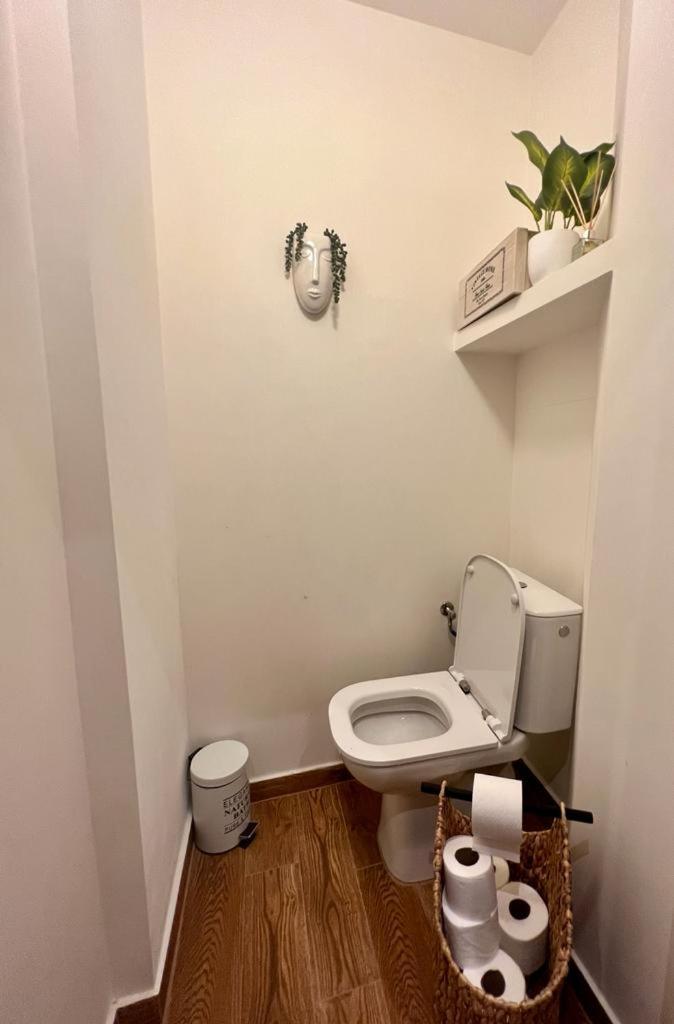 Eva'S Apartment براغ المظهر الخارجي الصورة